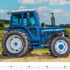 Text: "FORD", "6610", "APRIL". Ein blauer Traktor steht auf einem Feld vor einem Himmel mit Wolken. Kalenderansicht unten.