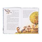 Links: „Er fliegt immer dorthin, wohin der Wind weht.“ Rechts: Illustration einer Tiergruppe mit Heißluftballon.