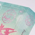 „Shojo Pearls“ in rosa Schrift auf grünem Hintergrund, verziert mit einer floralen Illustration und Blumensymbolen.