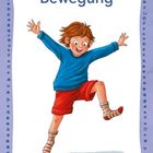 Oben steht "Bewegung". Ein fröhliches Kind im blauen Pullover springt mit erhobenen Armen und rot-weiß gestreiften Socken.