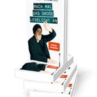 Text: "Torsten Sträter. MACH MAL DAS GROßE LESELIGHT AN. SPIEGEL Bestseller-Autor." Mann mit Mütze hebt die Hand.