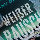 Text: "WEISSER RAUSCH" und "ANU OJ". Hintergrund: Eiskristalle und winterliche Landschaft.