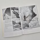 Text: "Am Ende des Khumbu-Eisfalls...", "Camp Eins", "Stuart Hutchison im Khumbu-Eisfall". Schwarz-Weiß-Fotos von Bergsteigern im Eis.