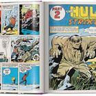 Teil 2: THE HULK STRIKES! Ein großer, grüner Mann bricht aus einem Gebäude aus; Soldaten reagieren schockiert. Comicstil.