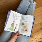 Text: "Das Etwas ist groß" ... "aber du doch ich," sagt sie."
Illustration: Eine Person im Pullover und Kind mit Stock.