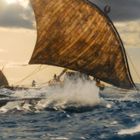 Eine traditionelle Segelboot-Illustration auf stürmischem Meer, mit großen braunen Segeln und beeindruckenden Wellen.
