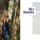 Text rechts: „Es gibt Menschen, die an dem Ort, an dem sie aufwuchsen...“ Im Bild links zwei lächelnde Frauen vor einem Baum.