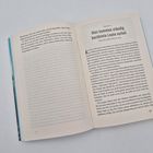 Kapitel 6: "Hier kommen ständig berühmte Leute vorbei. Havanna, Kuba, Februar 2015." Geöffnete Buchseiten.