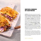 Kartoffel-Sandwich mit Suchtfaktor. Rezept und Zutatenbeschreibung. Foto zweier Sandwiches mit roten Zwiebeln und Sauce.