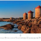 Text: Windmühlen. Zahl: 8. Bild zeigt drei runde Steintürme mit roten Dächern, am Meer mit Felsen, unter blauem Himmel.