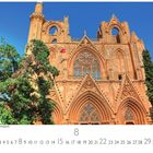 Mustafa Pasha Moschee in Famagusta. Kalender mit Zahlen von 1-31, Monat August. Gotische Kathedrale, Minarett und Bäume.