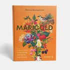 „MARIGOLD“ in großen Buchstaben, darunter florale Illustrationen mit einem Vogel, Blumen, Pilzen und Früchten.