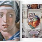 Links: Nahaufnahme eines Gesichts mit blauem Kopftuch. Rechts: "THE SISTINE CEILING", "DELPHICA". Gemälde zeigt sitzende Figur.