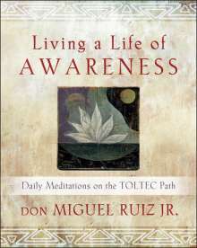 Don Miguel Ruiz: Living a Life of Awareness: Daily Meditations on the Toltec Path, Buch