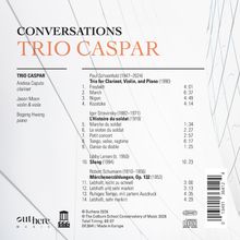 "CONVERSATIONS TRIO CASPAR" in großen Buchstaben. Auflistung von Musikstücken und Künstlernamen. Linienhintergrund.