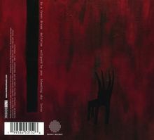 Texte: "in a fever dream delirium eclipsed by you bleeding sky lotus". Rot-schwarzer Hintergrund, schwarzer Stuhl-Schatten.