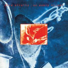 Text: "dire straits: on every street". Blau-grauer Hintergrund, Hand und Gitarrenelemente schemenhaft, rotes abstraktes Bild.