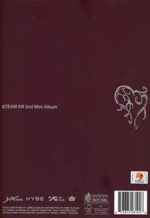 „&TEAM KR 2nd Mini Album“ in weißer Schrift auf dunkelrotem Hintergrund. Rechts ein verziertes, liniert gezeichnetes Herz.
