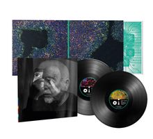 Zwei Schallplatten mit bunten Labels und psychedelischem Cover. Schwarz-weiß Bild eines Mannes mit Smartphone vor einem Auge.