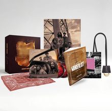 Box mit "Encore", CD, Foto, Buch "Liebe in Wanderlust", Tuch und Tasche. Vintage-Designs in Erdtönen.