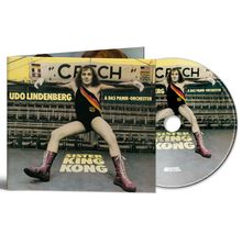 "Udo Lindenberg & Das Panik-Orchester", "Sister King Kong"; ein Mann in Wrestling-Uniform posiert in einer Arena.