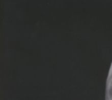 Ein vollständig schwarzer Hintergrund ohne erkennbare Objekte oder Texte.