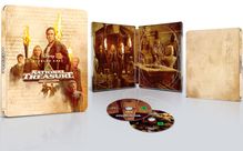"Disney", "Nicolas Cage", "National Treasure". Fünf Personen mit Fackeln, Schatzkartenmotiv. Zwei DVDs, antikes Setting innen.