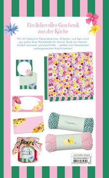 Ein liebevolles Geschenk aus der Küche. Etiketten und farbige Papierdecken mit Blumenmotiven und buntem Garn.