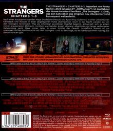 "The Strangers Chapters 1-3" oben in großen Buchstaben. Unten: Bonusmaterial-Hinweis, Bilder aus einem Horrorfilm.