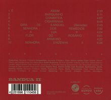 Liste mit 10 Titeln und Zeiten, z.B. "1. É - ASSIM 2:33". Credits unten. Rotes Design mit weißen Texten.