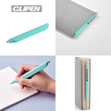 Text: "CLIPEN". Oben links ein Logo. Verschiedene Ansichten eines türkisen Stifts, der auf einem Notizbuch klemmt.