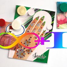 "Saachi Silky Hand 3" und "Orchids" auf Aufklebern mit Verzierungen und buntem Hintergrund.