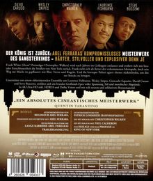 Texte: "Der König ist zurück: Abel Ferraras kompromissloses Meisterwerk des Gangsterkinos – härter, stilvoller und explosiver denn je." Fotos: Fünf Männer. 