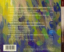 Texte mit Musiktiteln und Komponisten, bunte impressionistische Malerei mit Pinselstrichen in Gelb, Blau, Grün.
