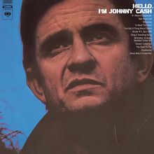 HELLO, I'M JOHNNY CASH. Titelliste daneben. Nahaufnahme eines ernsten Gesichtes vor blauem Hintergrund.
