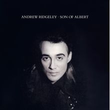 ANDREW RIDGELEY · SON OF ALBERT. Schwarz-weiß Porträt eines Mannes mit kurzem Haar und Lederjacke.