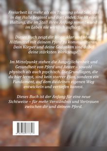 Ein Text beschreibt Freiarbeit als eine ganzheitliche Methode der Pferdekommunikation, die über physische und psychische Gesundheit geht. Im Hintergrund herbstliche Farben und Unschärfe.