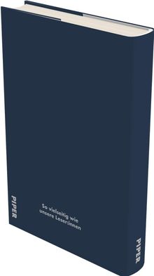 „So vielseitig wie unsere Leser:innen.“ Dunkelblaues Buch, weißer Text, „PIPER“ auf dem Buchrücken.