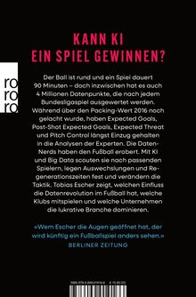 "Kann KI ein Spiel gewinnen?" Titel in rot. Text beschreibt Datenanalyse im Fußball, Einfluss von KI und Big Data. Zitat der Berliner Zeitung unten. Logos links.