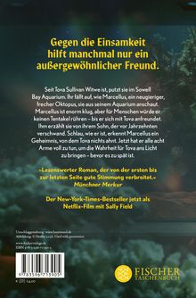 Gegen die Einsamkeit hilft manchmal nur ein außergewöhnlicher Freund. Meereshintergrund mit Fischer Taschenbuch Logo.