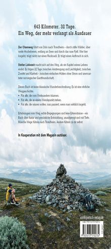 643 Kilometer. 32 Tage. Ein Weg, der mehr verlangt als Ausdauer. Waldlandschaft mit Steinmännchen und Rucksack.