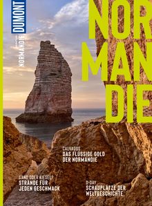 Text: "Normandie," "Calvados: Das flüssige Gold der Normandie," "Sand oder Kiesel? Strände für jeden Geschmack," "D-Day Schauplätze der Weltgeschichte." Eine felsige Küstenlandschaft bei Sonnenuntergang.