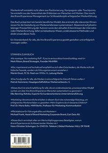 Ein Buchtext erklärt, wie Markenerlebnisse erfolgreich gestaltet werden können, und enthält Expertenmeinungen.