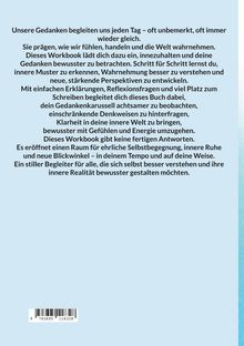Text über Gedanken, Wahrnehmung und innere Muster. Es wird ein Workbook beschrieben, das Reflexion und innere Ruhe fördert.