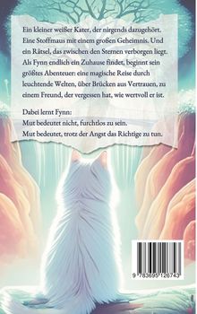 Ein Text über Fynn, einen weißen Kater und seine Reise. Darunter sitzt Fynn vor einem Wasserfall in einer magischen Landschaft.