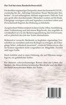 "Der Tod hat einen Bandscheibenvorfall." Ein schwarzhumoriger Roman über Effizienz, Bürokratie und menschliche Seiten des Todes. Es ist ein Buchrückentext.