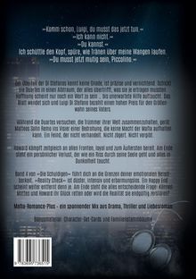 Texte: Zitate und eine dramatische Inhaltsangabe zu einer spannenden Mafia-Geschichte mit emotionalen Konflikten. Eine Taschenuhr im Nebel vor einer Stadt.
