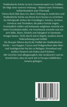 Ein ausführlicher Text beschreibt die thailändische Küche als ausgewogen und zugänglich, begleitet von einem Barcode unten.