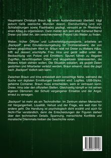 Text beschreibt die Handlung eines Techno-Thrillers namens "Backport", in dem ein traumatisierter Soldat digitale Ermittlungen durchführt. Grüner Matrix-Hintergrund.