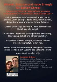 Wissen, Balance und neue Energie für deinen Körper. Ein Foto von zwei lächelnden Personen unten links. Dunkler Hintergrund.